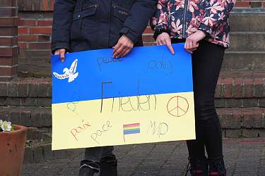 Mahnwachen für Frieden in der Ukraine Insulaner innen Schüler innen