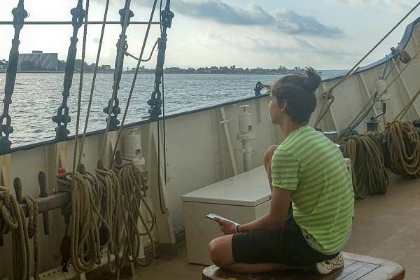 Nikolai beobachtet die kubanische Küste