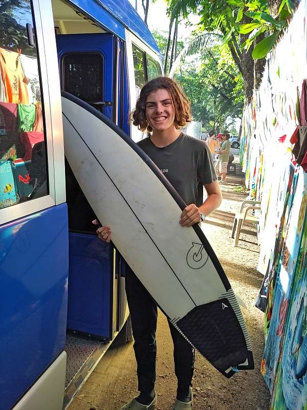 Philip hat endlich ein Surfboard