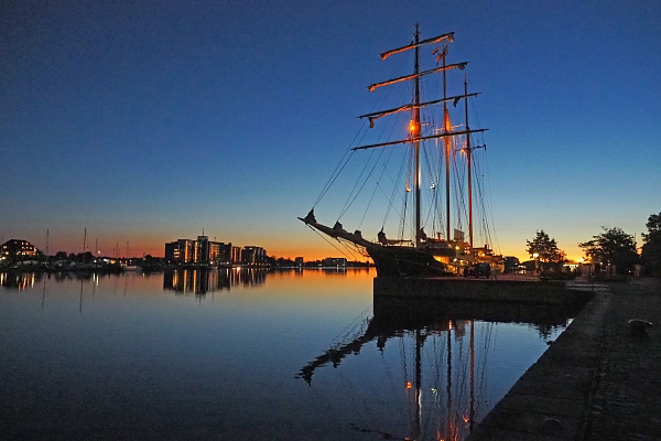 Ruhe im Schiff am Abend vor dem Ablegen