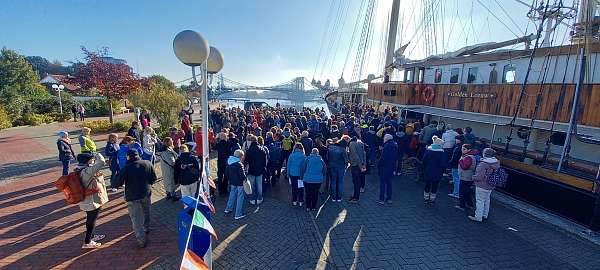 Abschiednehmen am Bontekai in Wilhelmshaven