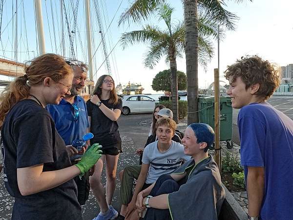 Beim Haarefärben auf der Pier