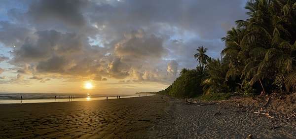 Sonnenuntergang am Strand von Uvida