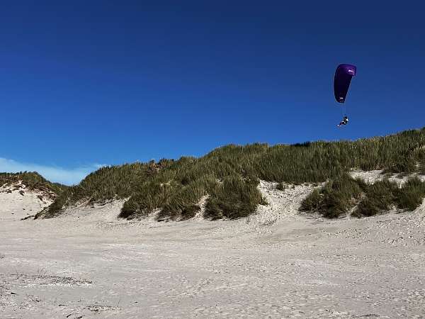 Der Paraglider am Strand von Ameland